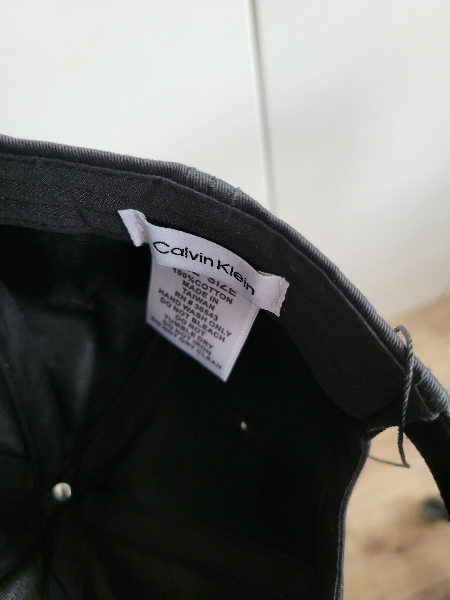 Sprzedam czapkę z daszkiem Calvin Klein, nowa, czarna