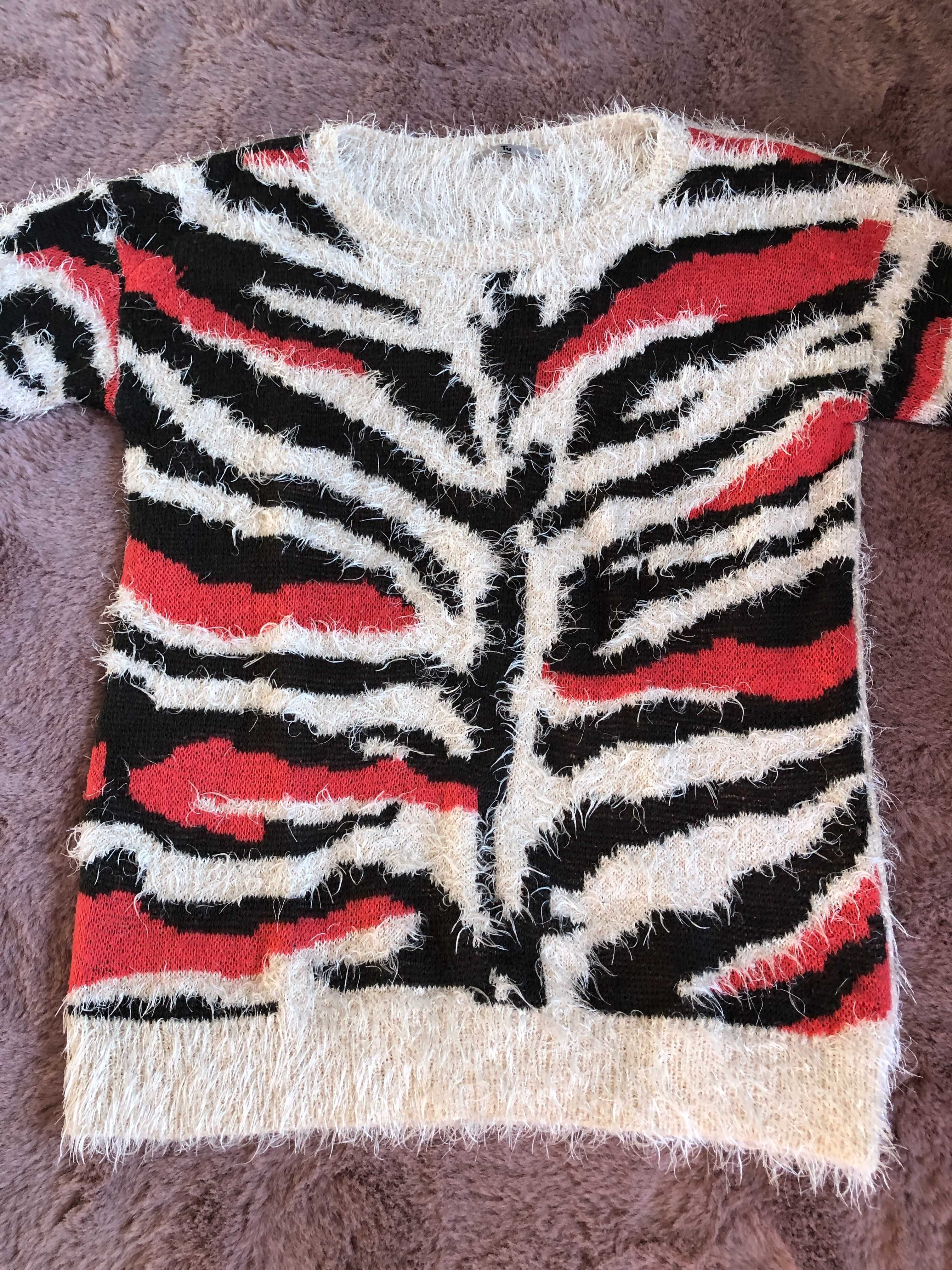 Sweter TU 38 wzorzysty zebra beżowy zimowy