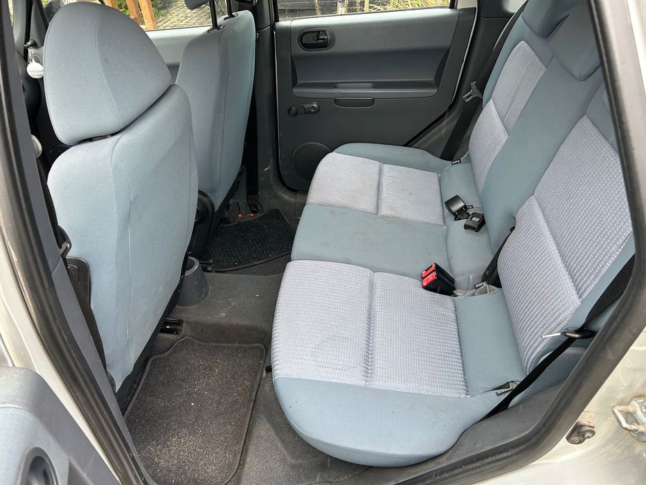 Mitsubishi colt srebrny 2004