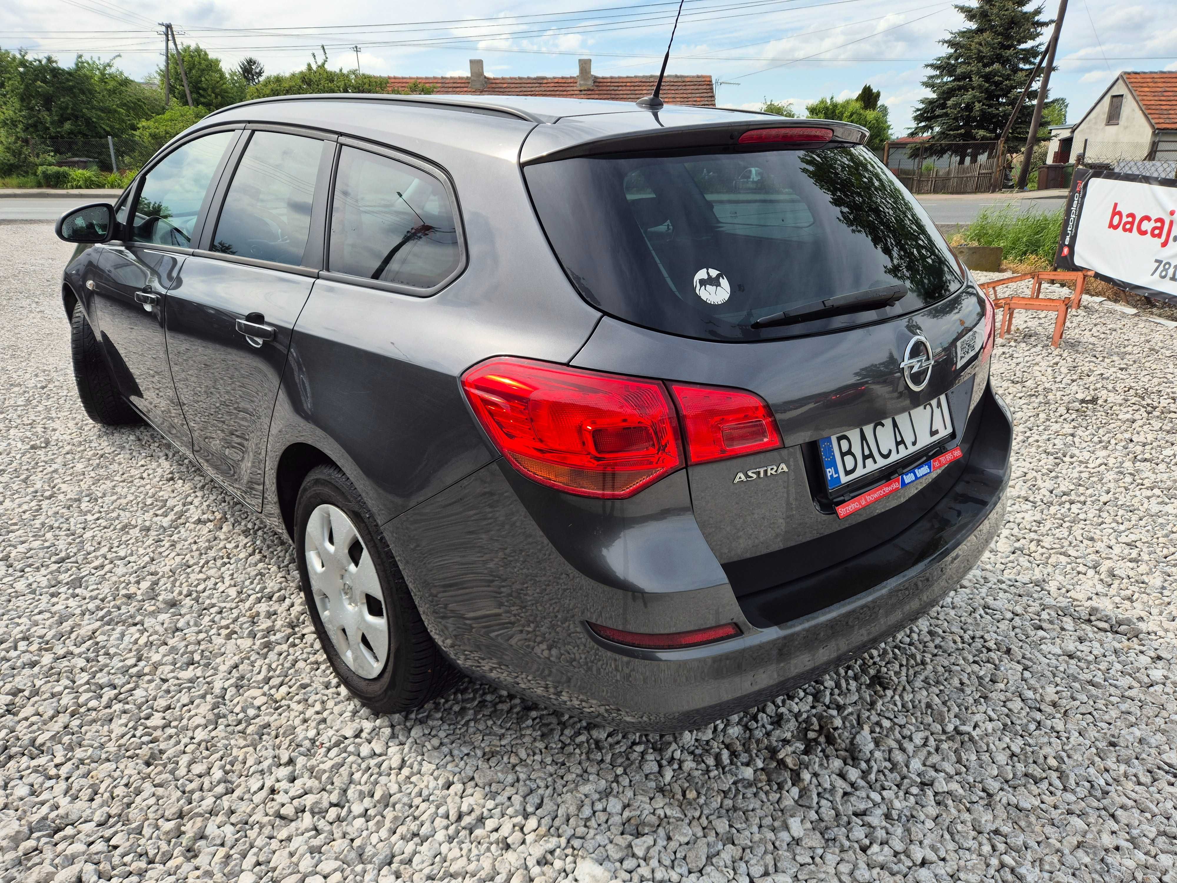 Opel Astra 2011 1.6 Benzyna Stan Bdb