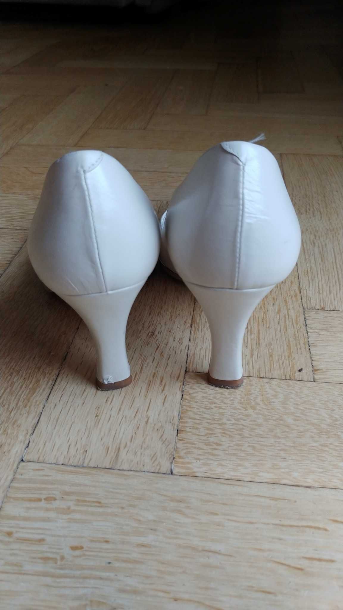 Buty szpilki czółenka Cartier roz. 38 obcas 8 cm. ecru