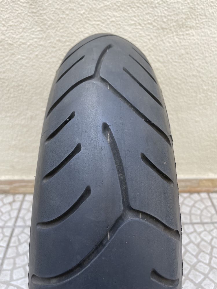 Pneu frente Mota Bridgestone battlax t30