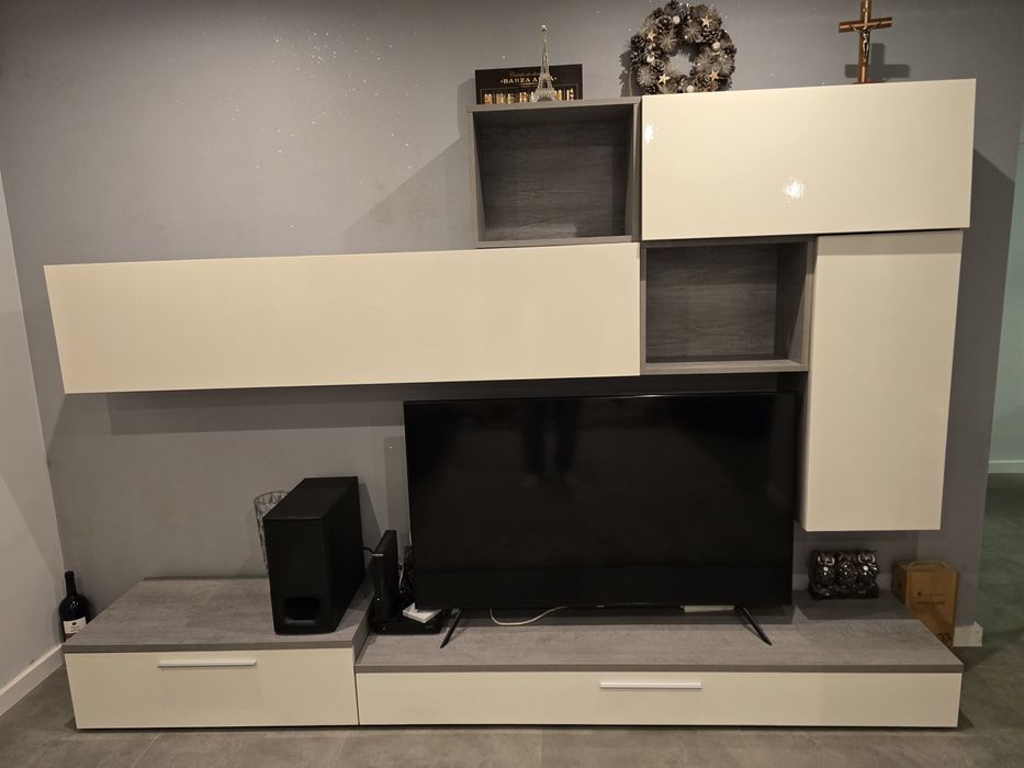 Vendo Móvel para TV.