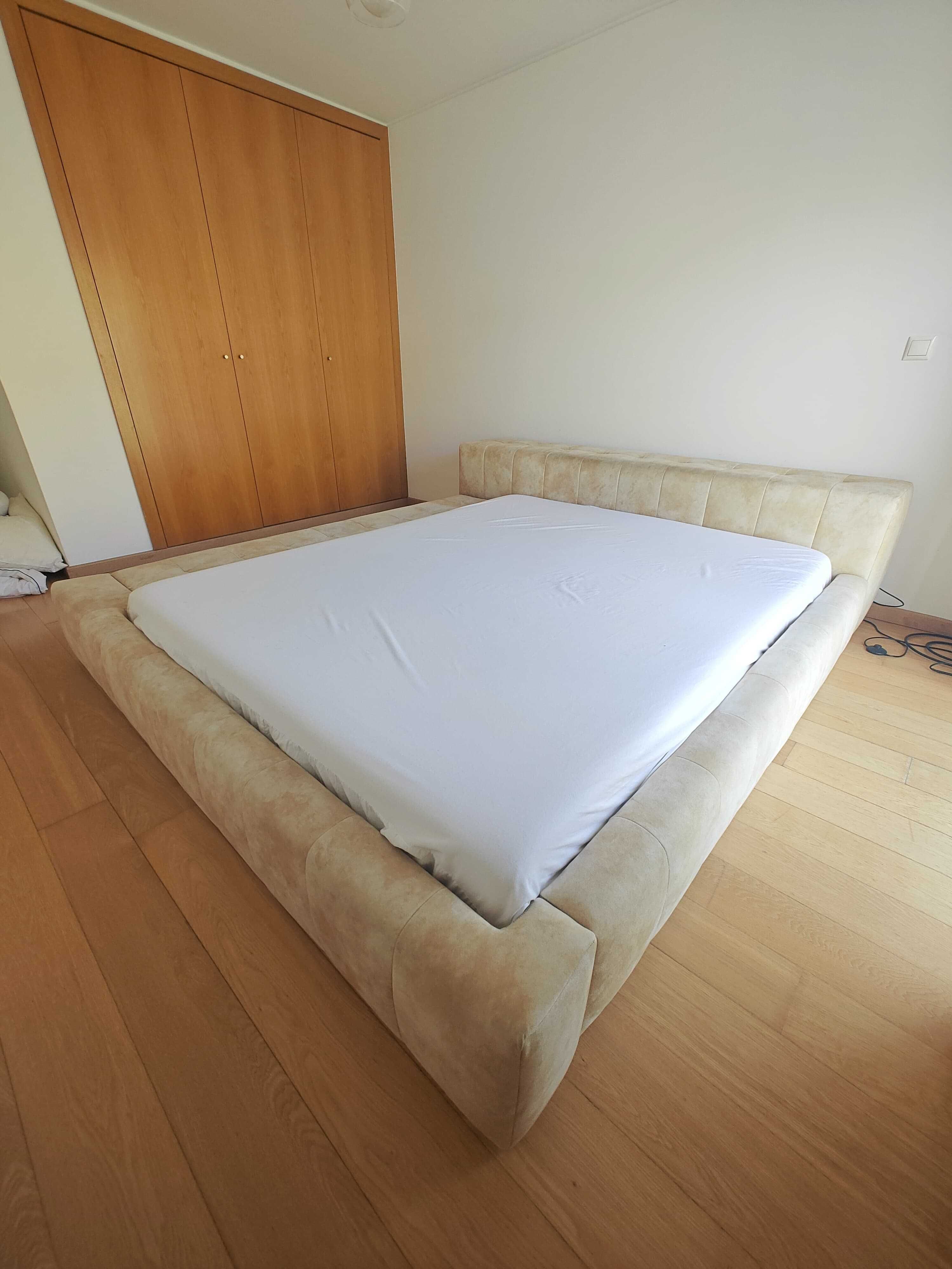 Cama de casal com colchão