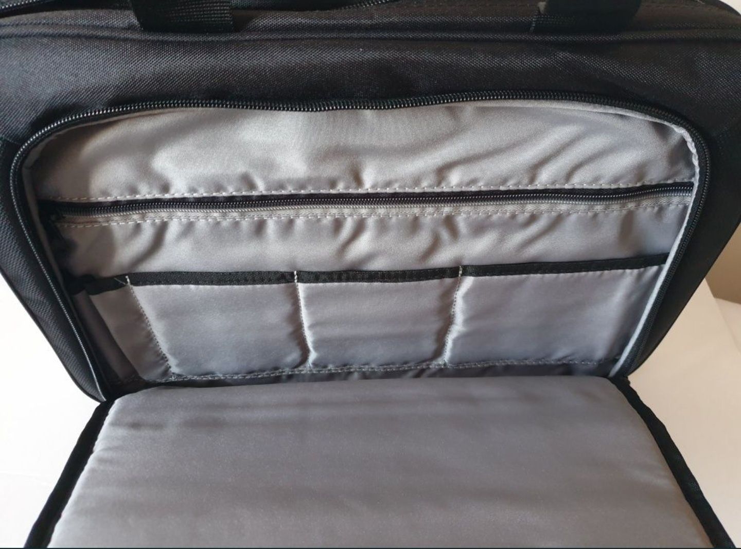 Torba na laptopa 15.6  Amazon Basics