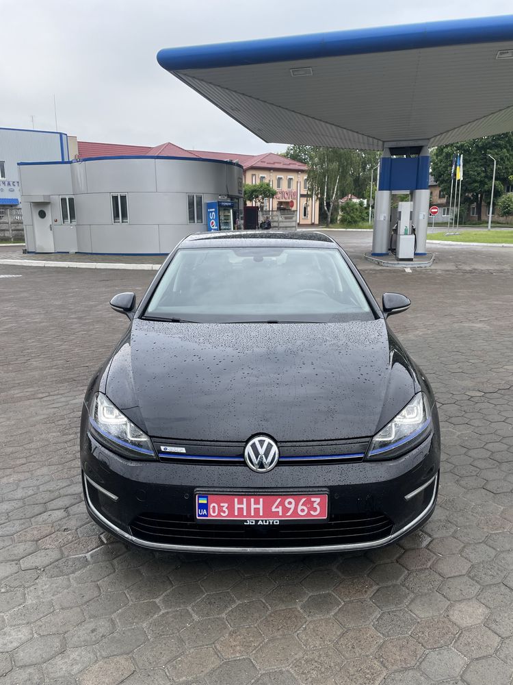 Свіжопригнаний VW E-Golf 2016 рік електро
