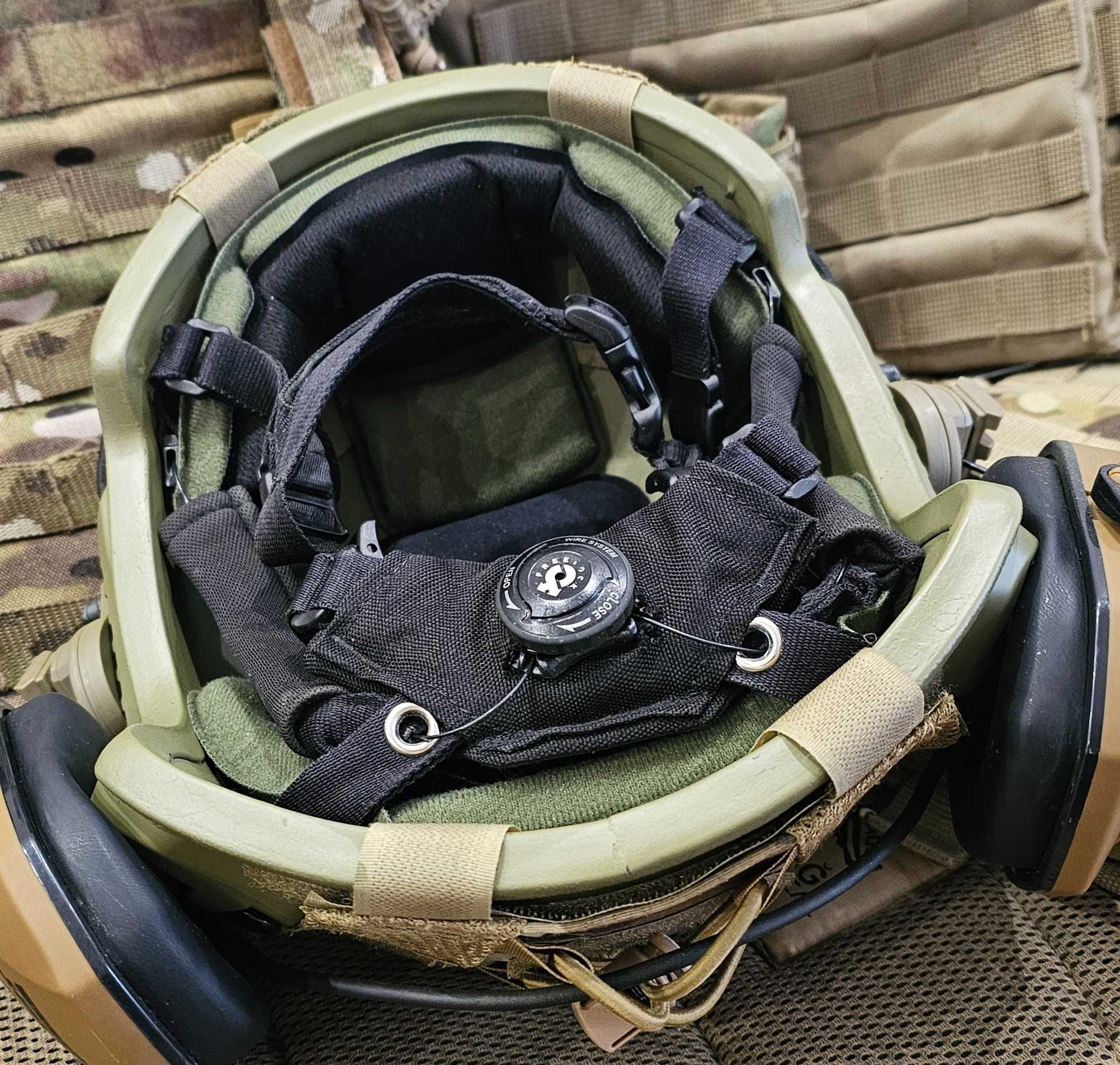 Шолом Striker Arm світлий берці талани черевики рюкзак тор д лова