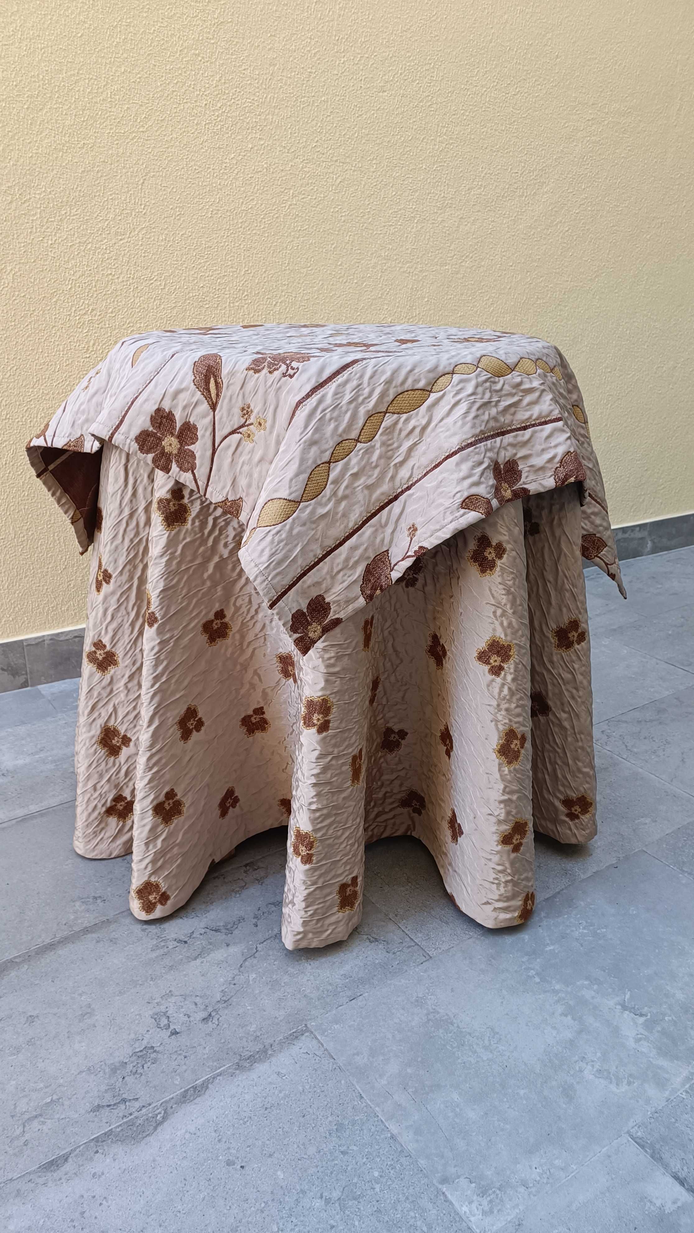 Mesa de Apoio Redonda em Madeira + Capa (Oportunidade )