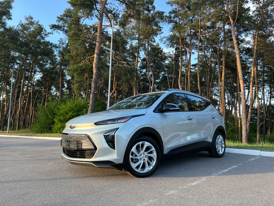 Оренда авто Chevrolet Bolt EUV 2023 під таксі. Електро авто в прокат