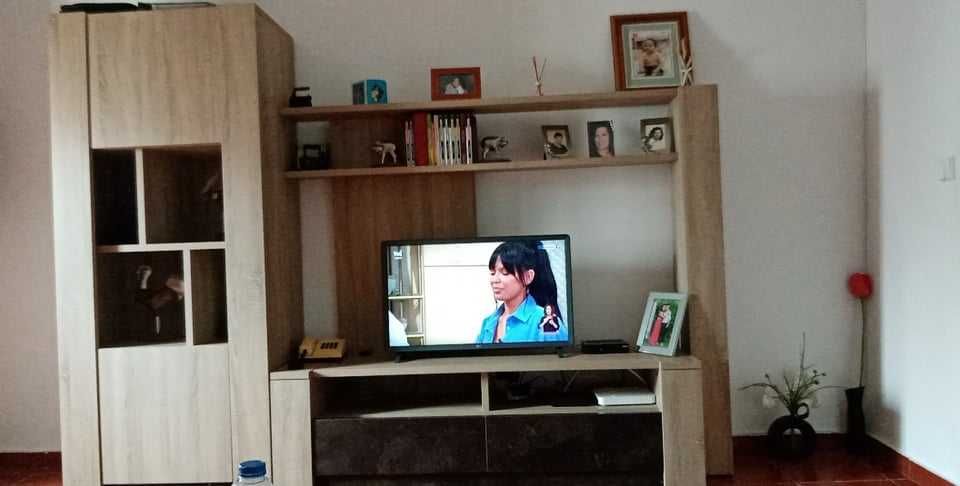 Vendo movel para tv e mesa de sala