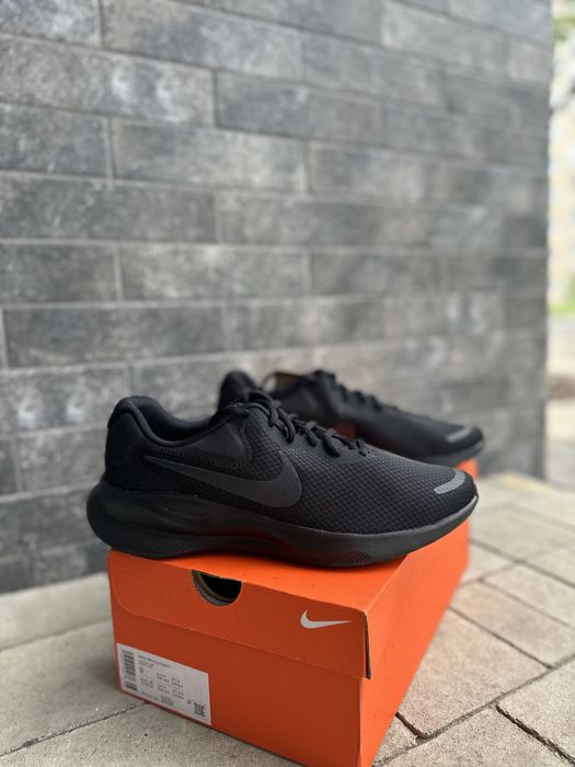 Чоловічі оригінальні кросівки Nike revolution 7 FB2207 005