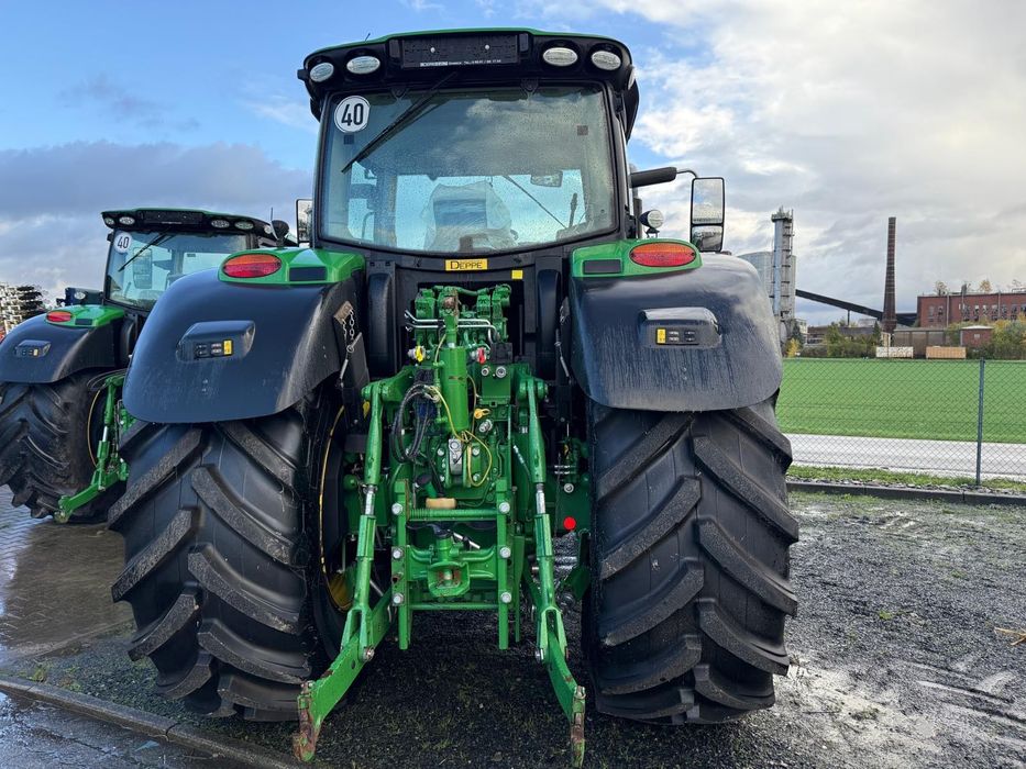 John Deere 6215R