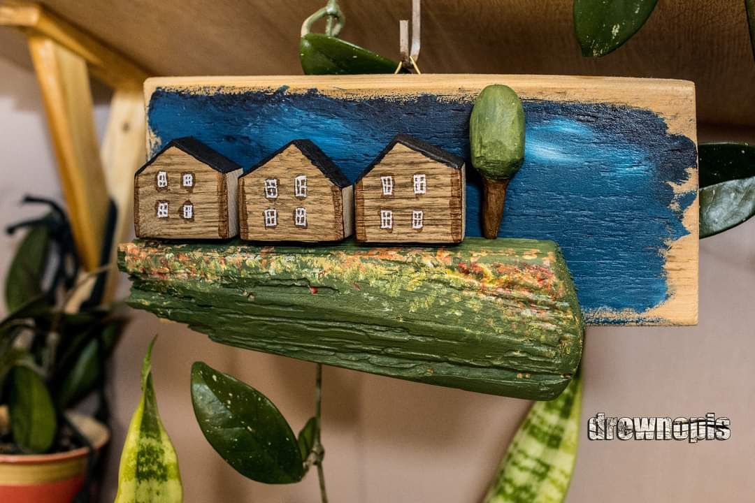 Rękodzieło - drewniany wieszak na klucze - domki na prezent