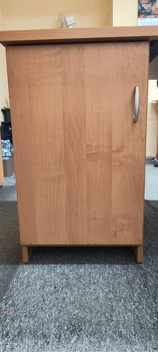 Biurko narożne wraz z szafką firmy Svenbox