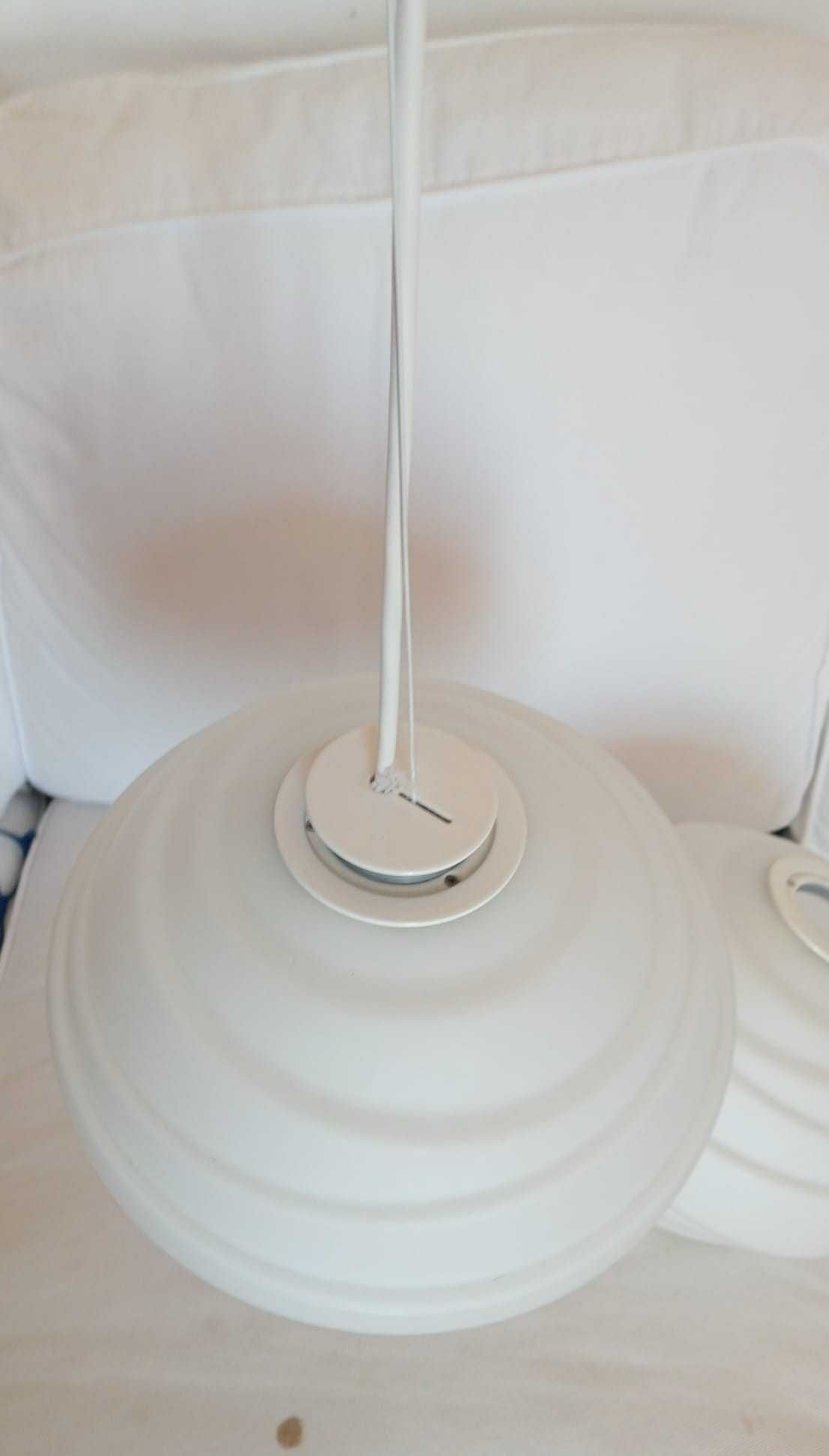 Par candeeiros tecto Suspensos Fritz Hansen atomheart Branco Opalino