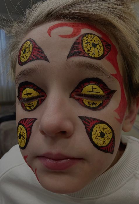 Майстер аквагриму, татуювань хною