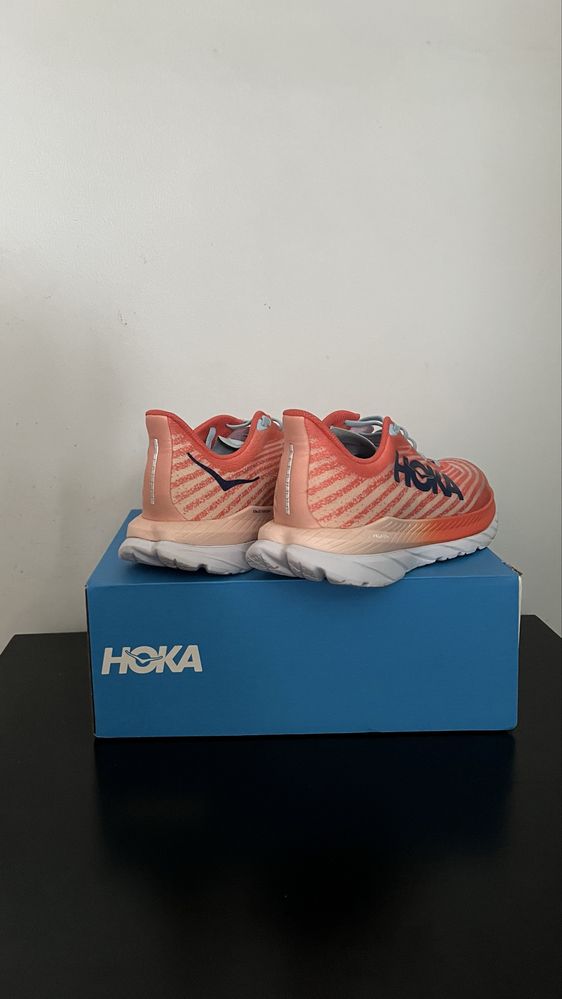 Hoka Mach 5 Coral e Azul