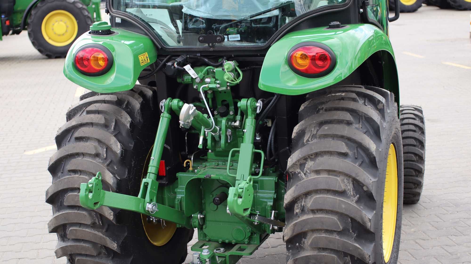 John Deere 3046R Kompaktowy ciągnik klasy Premium