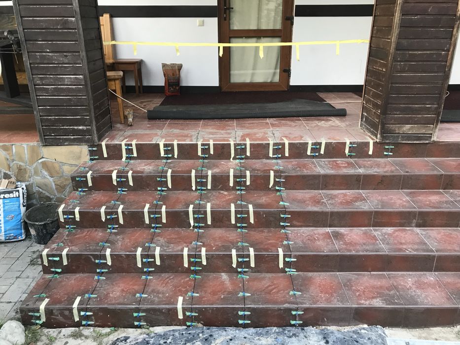 Вкладаю плитку, керамічну та тротуарну