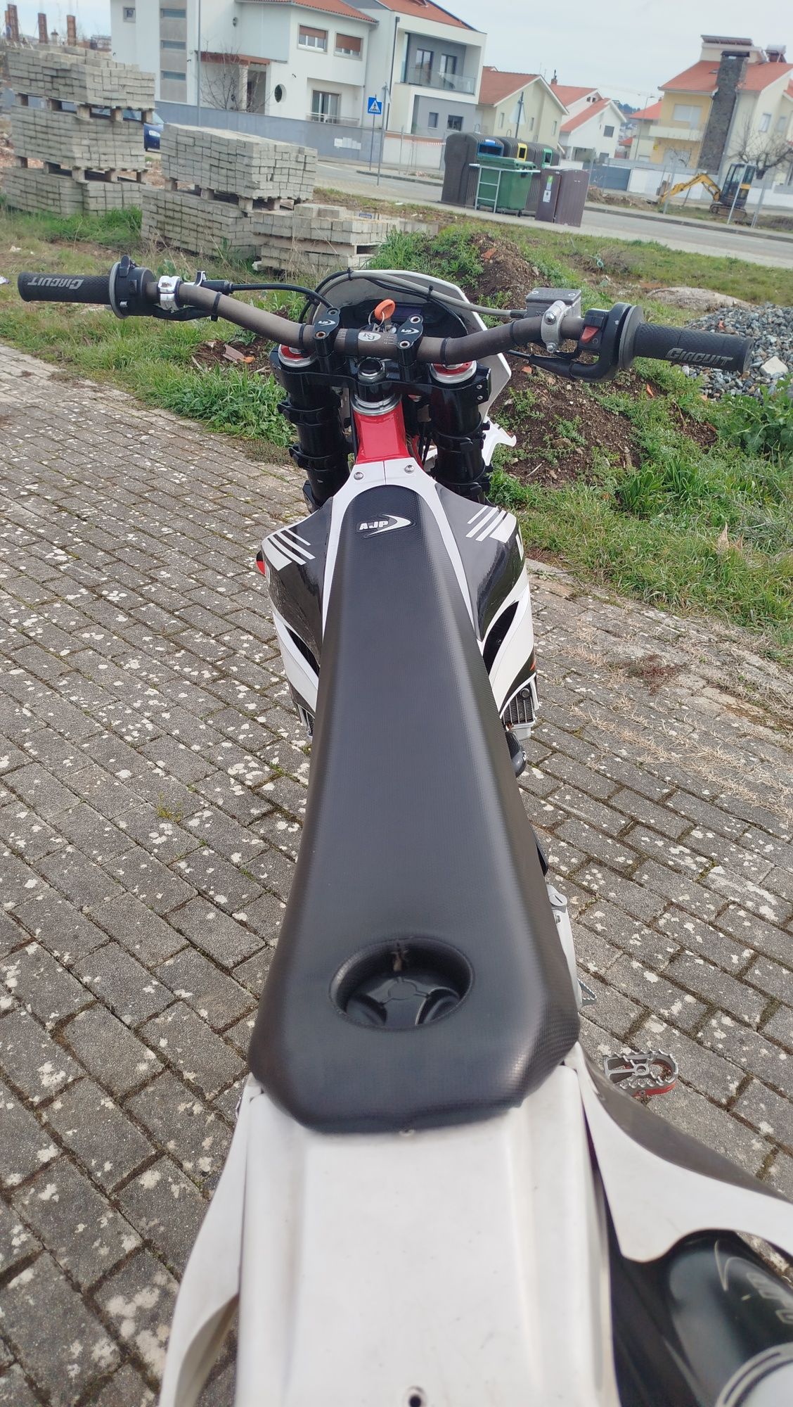 AJP PR5 enduro 250