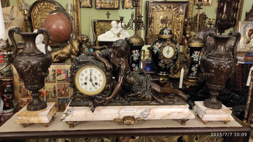 Годинник та два канделябри (камінна група)