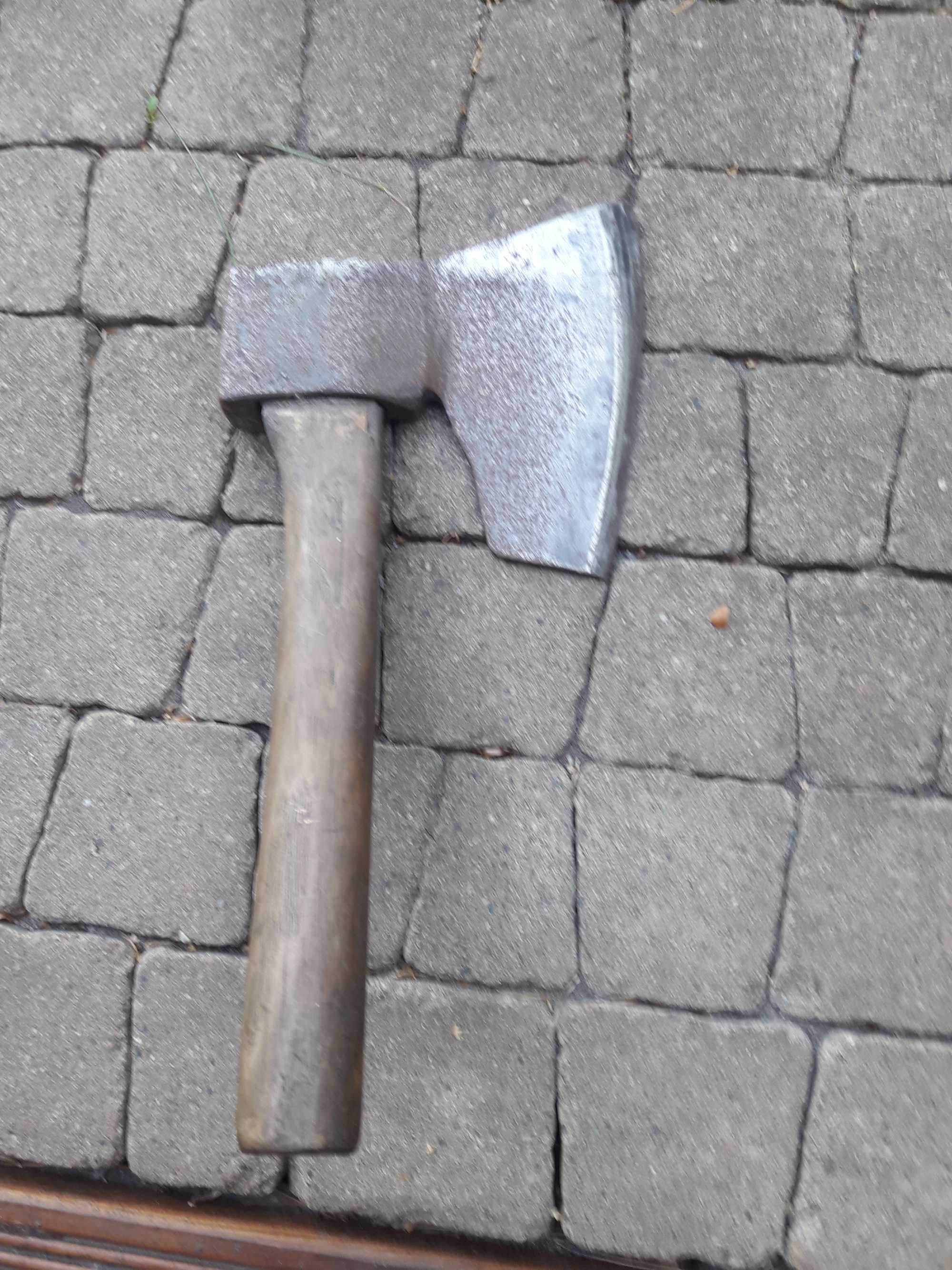 Toporek tasak rzeźniczy z krzywym trzonkiem