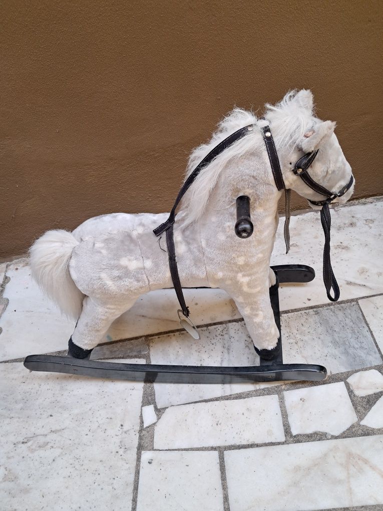 Cavalinho de baloiço antigo