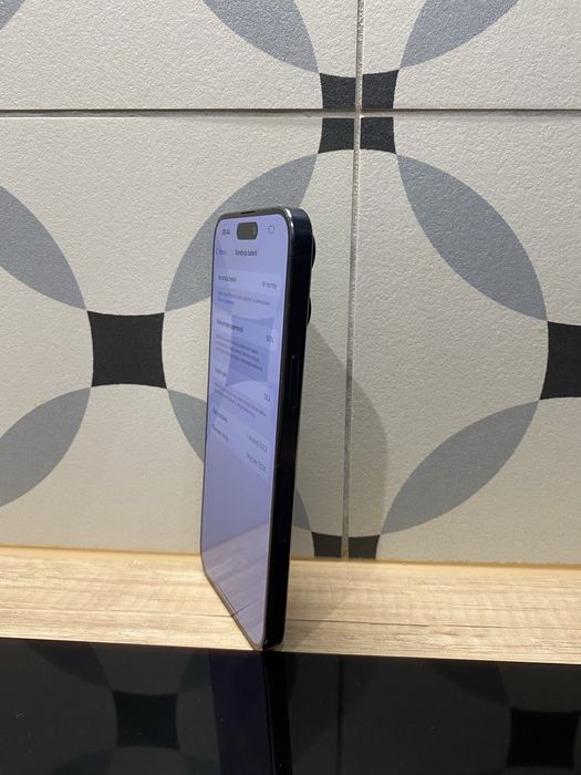 Iphone 15 pro max 93% bateria