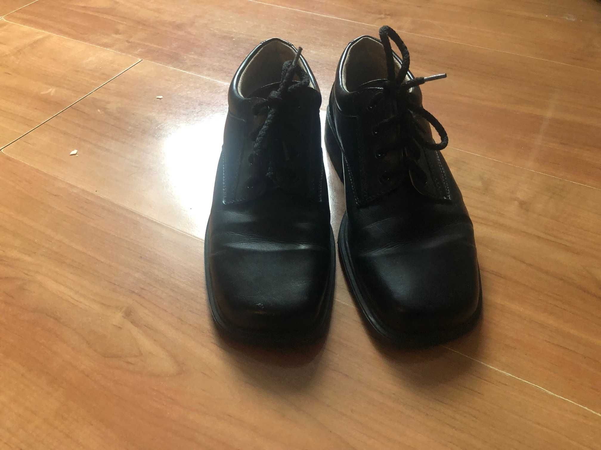 Buty chłopięce r36 czarne 30zł