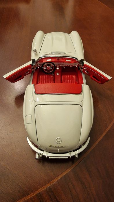 Burago: Mercedes 300 SL Roadster 1/18