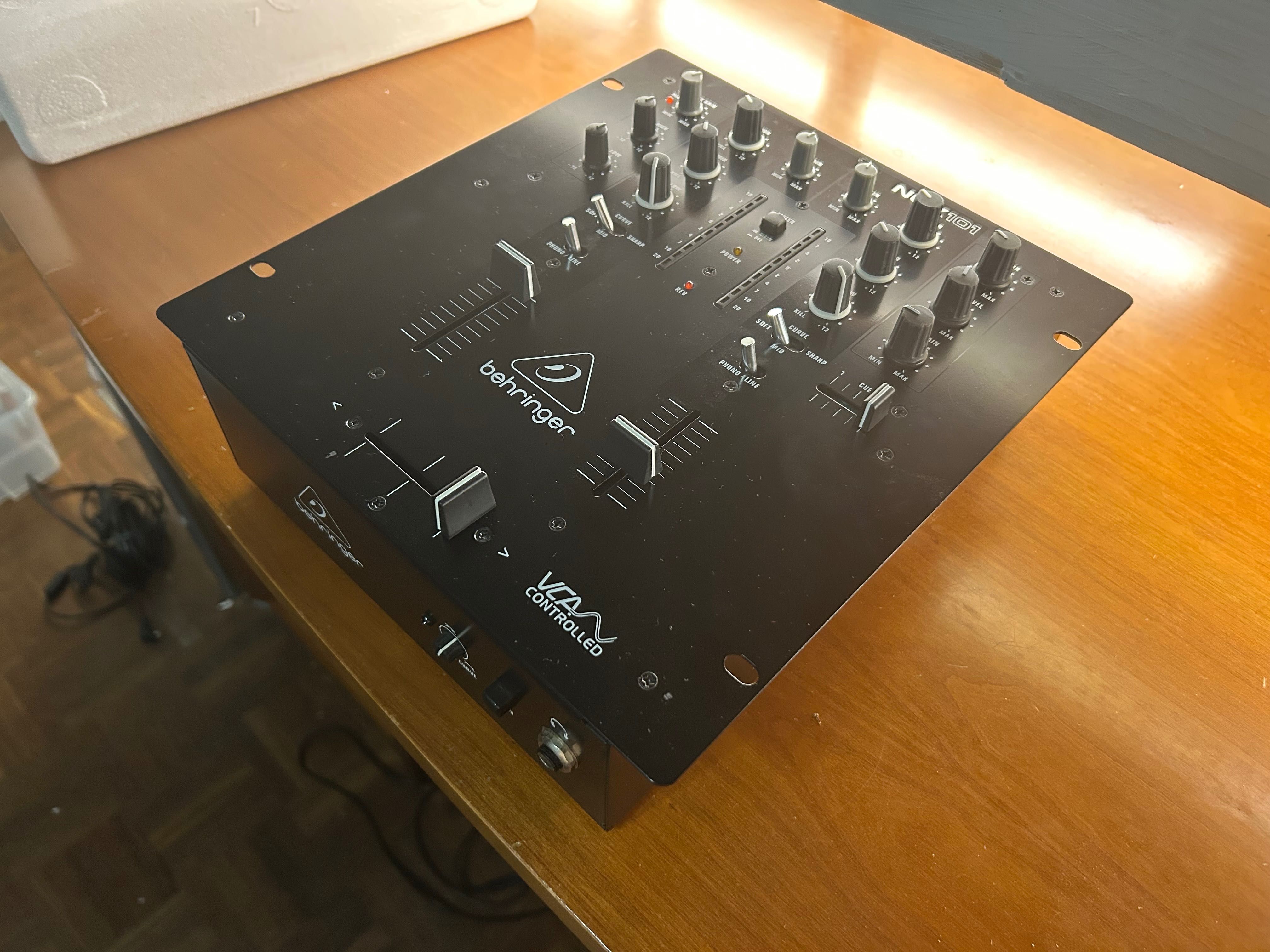 Behringer NOX 101 – Mesa de Mistura Analógica
