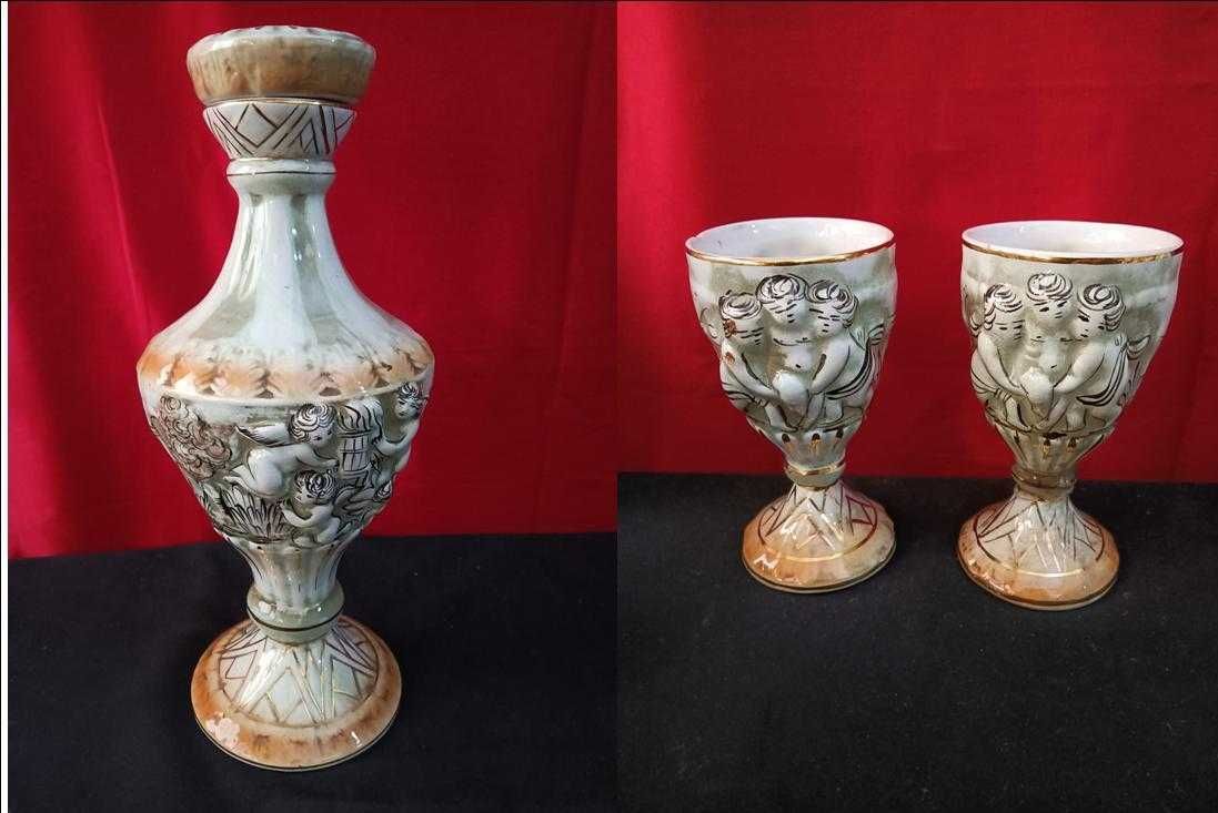 Garrafa antiga de porcelana e 2 copos