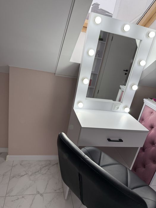 Робоче місце стіл косметичний + стілець для візажиста /бровіста