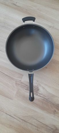 Penela wok nunca usada