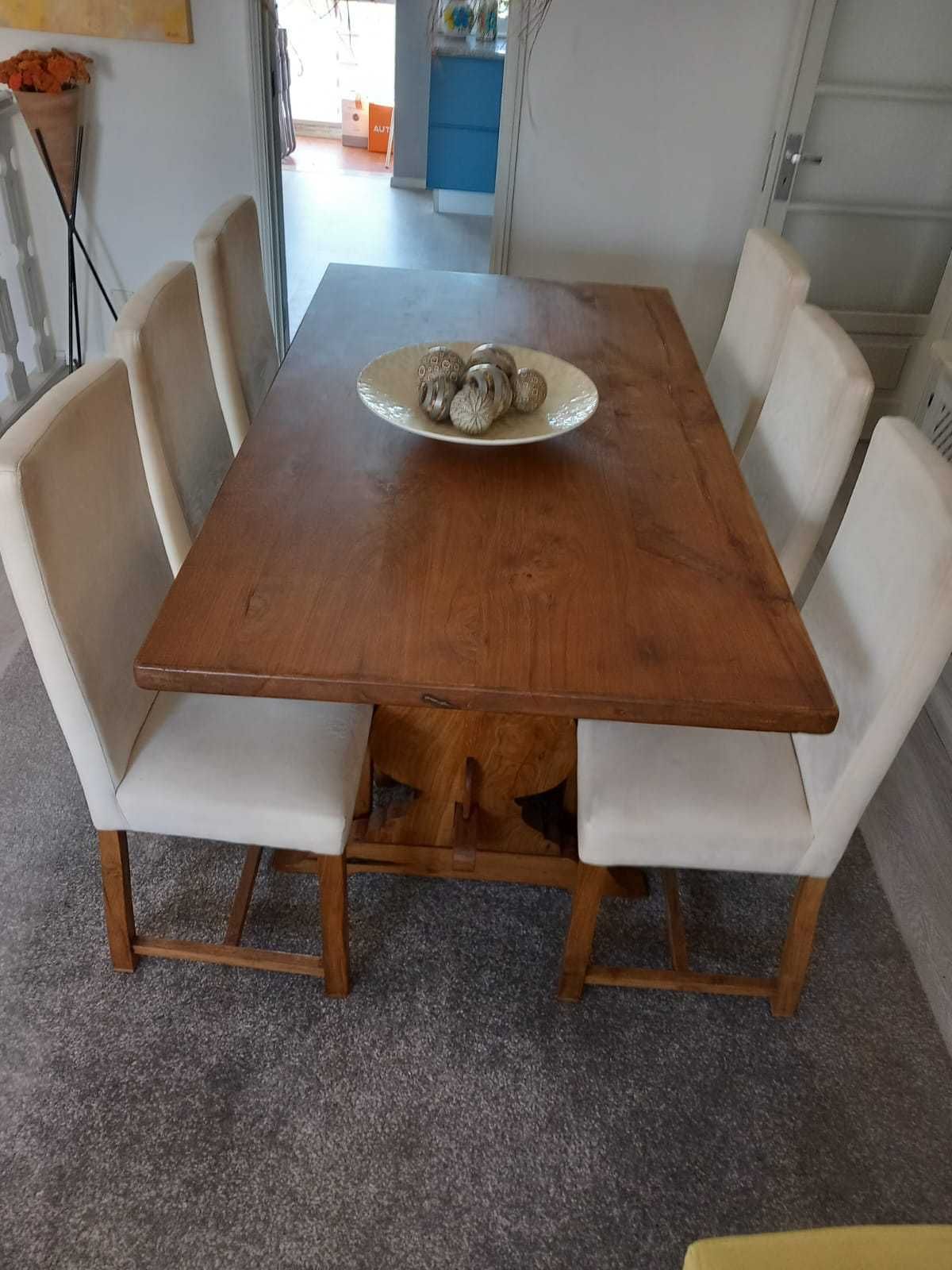 Mesa de sala em madeira castanho maciça e 6 cadeiras