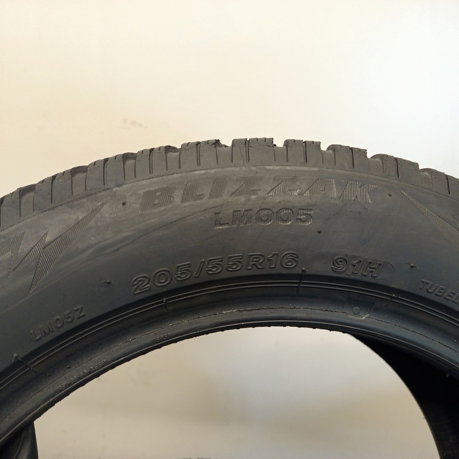 205/55R16 Bridgestone Blizak LM005