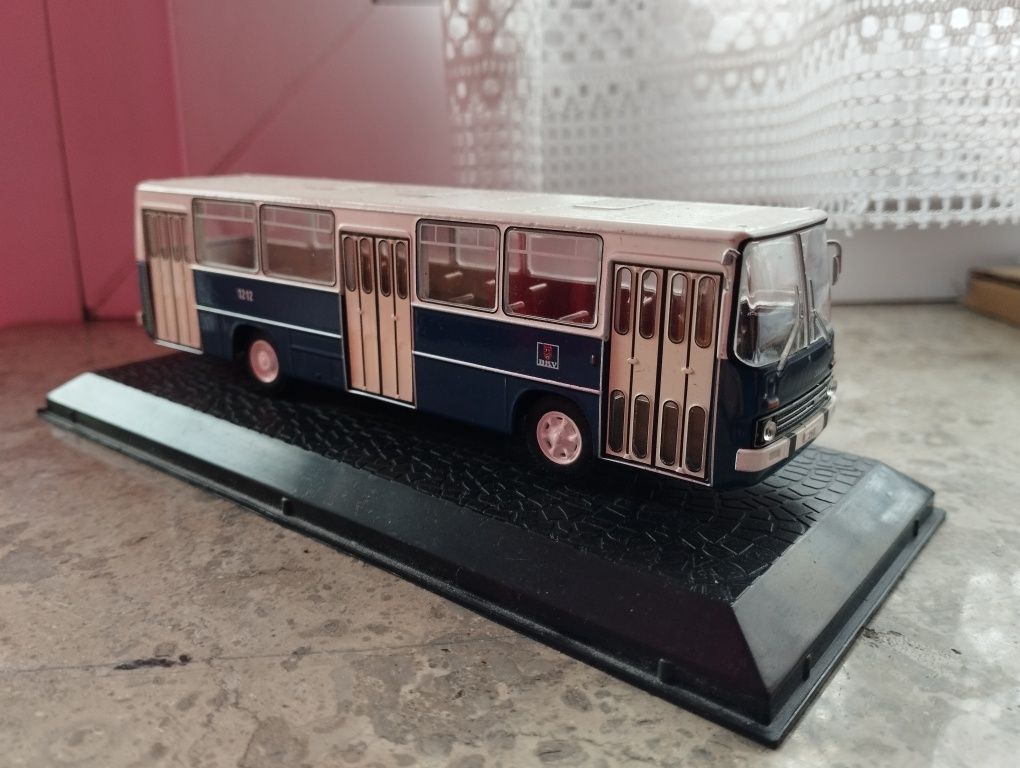 model IKARUS 260 Kolekcja KULTOWE AUTOBUSY PRL Skala 1:72. Autobus cie