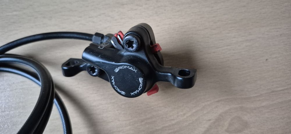 Zacisk hamulca tarczowego hydrauliczny Promax  tył