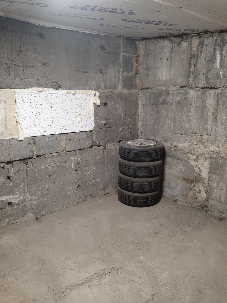 Pomieszczenie do wynajęcia boxy magazynowe