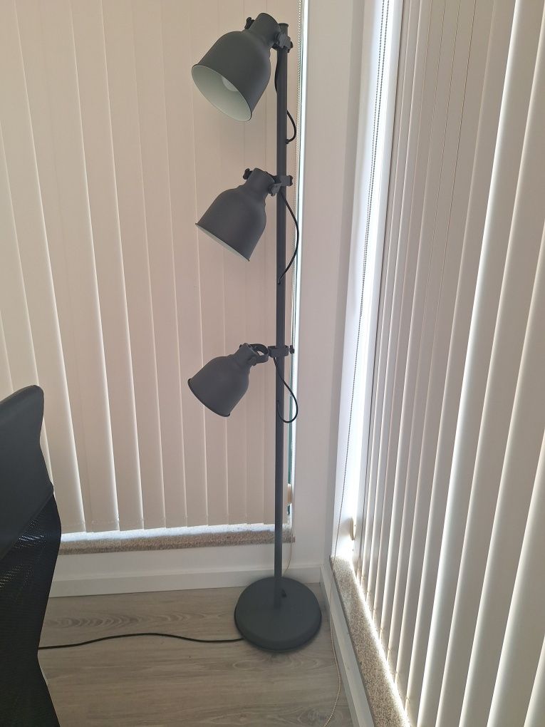 Candeeiro de pé Ikea