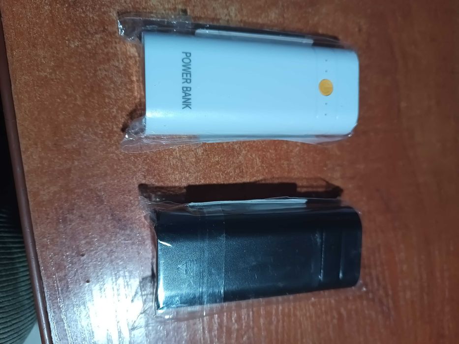 Ładowarka Powerbank na akumulatory 18650x2 USB,USB-C, latarka