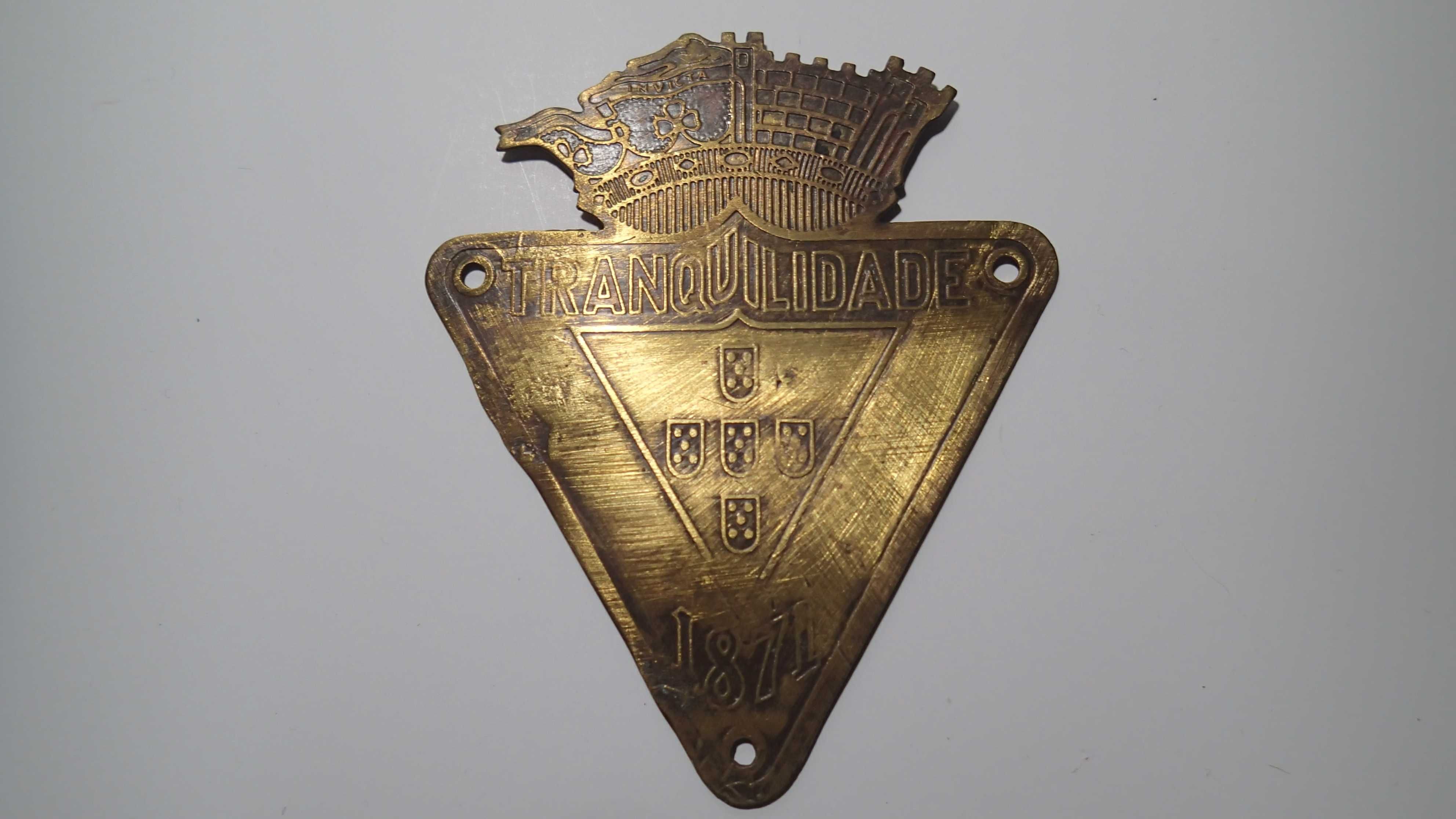 Placa antiga em metal da Companhia de Seguros "TRANQUILIDADE"