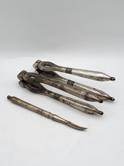 Zabytkowe dziadki do orzechów