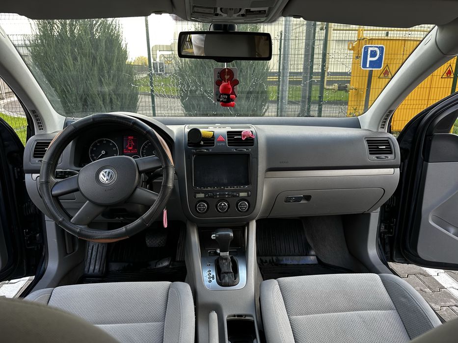 Volkswagen Golf V 1.6 MPI  Розмитнений