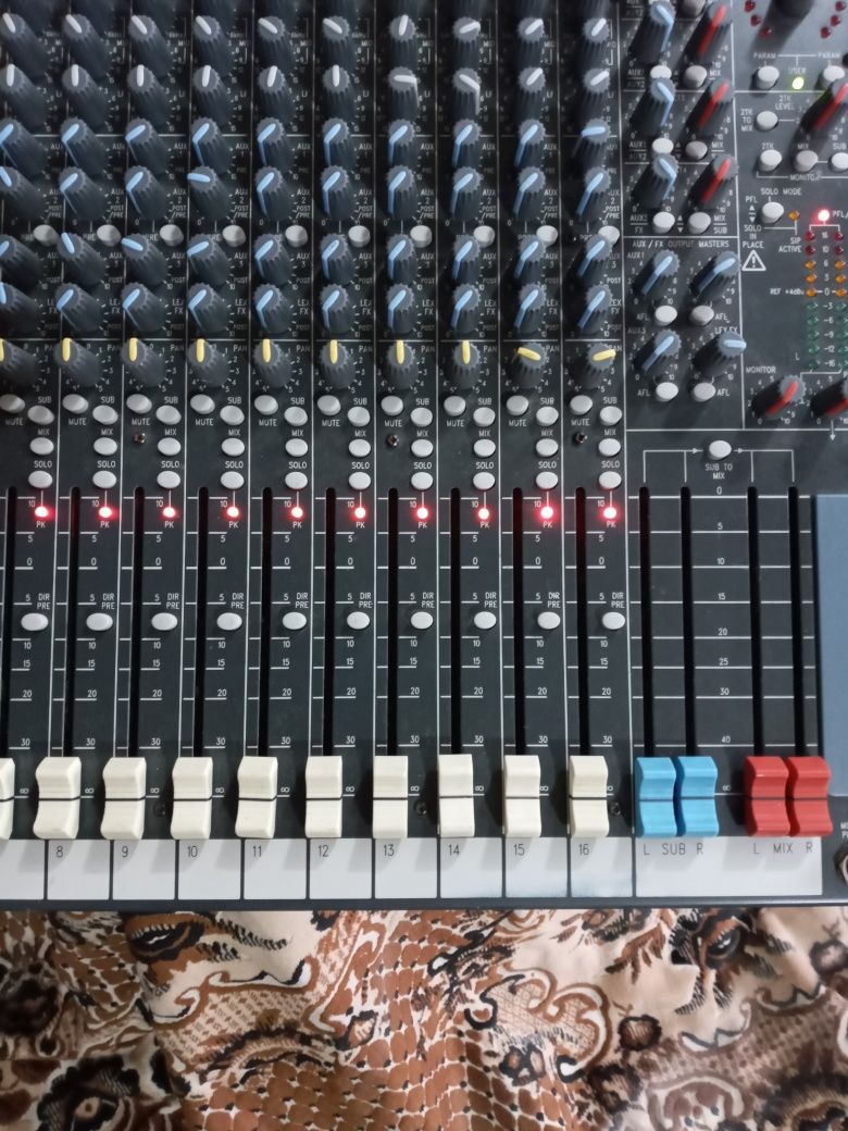 Mikser soundcraft FX16