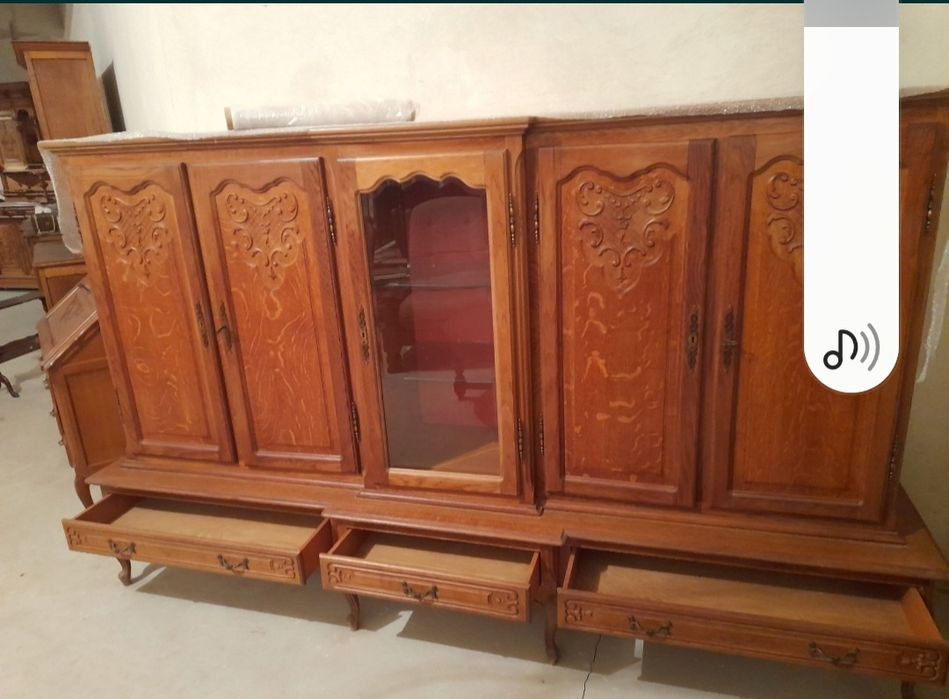 Дуже великий севант шафа (Меблі комоди вітрини буфети  ) Бельгія