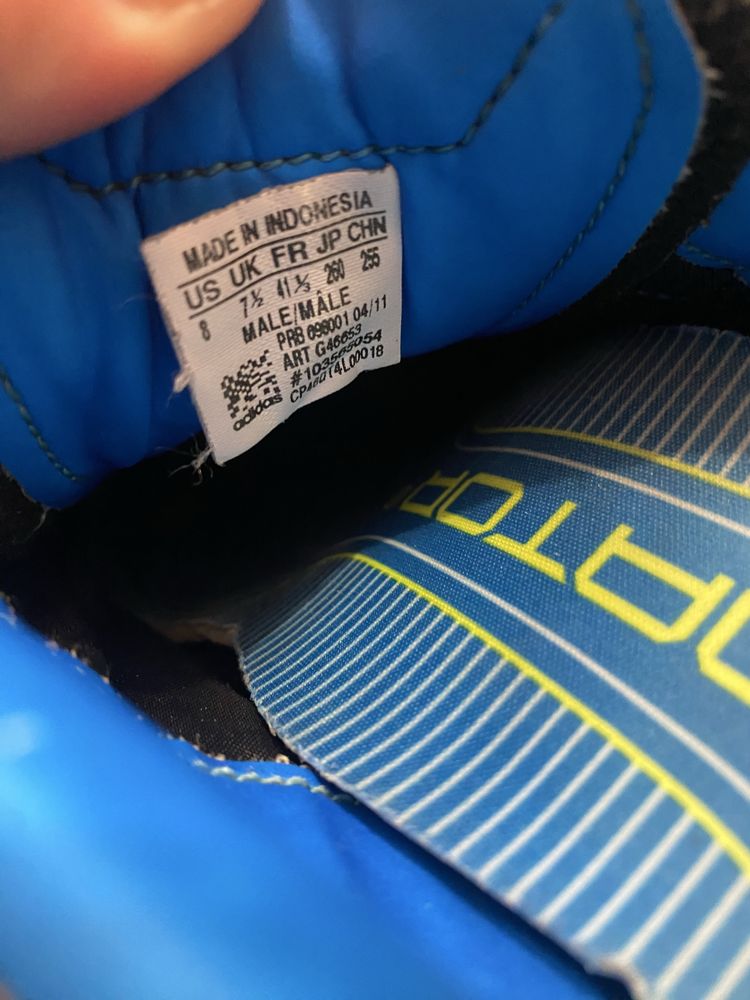 Футбольные бутсы adidas Predator