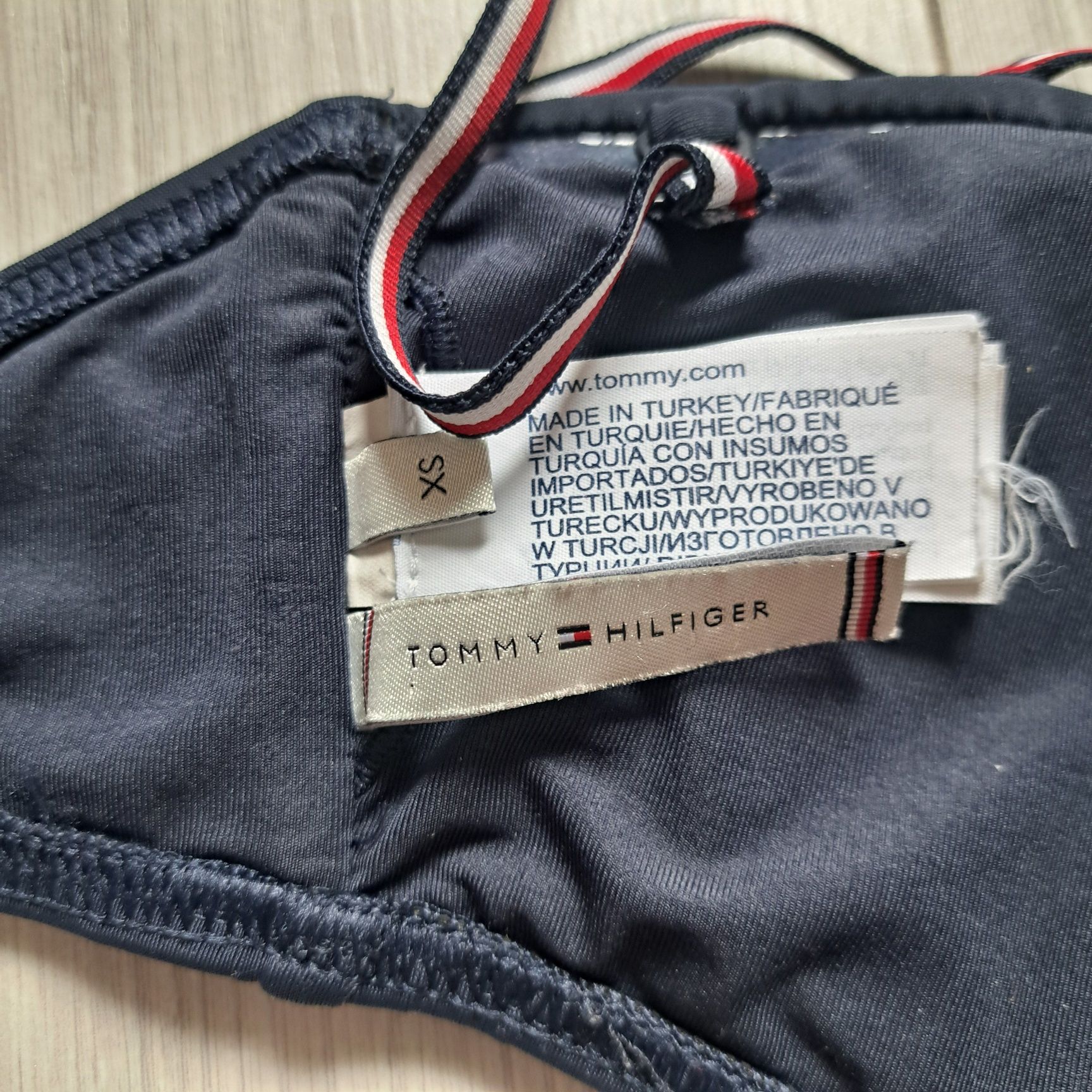Топ, купальник Tommy Hilfiger.