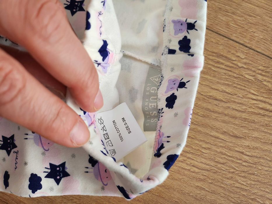 Zestaw Guess dla niemowlaka na 3 miesiace