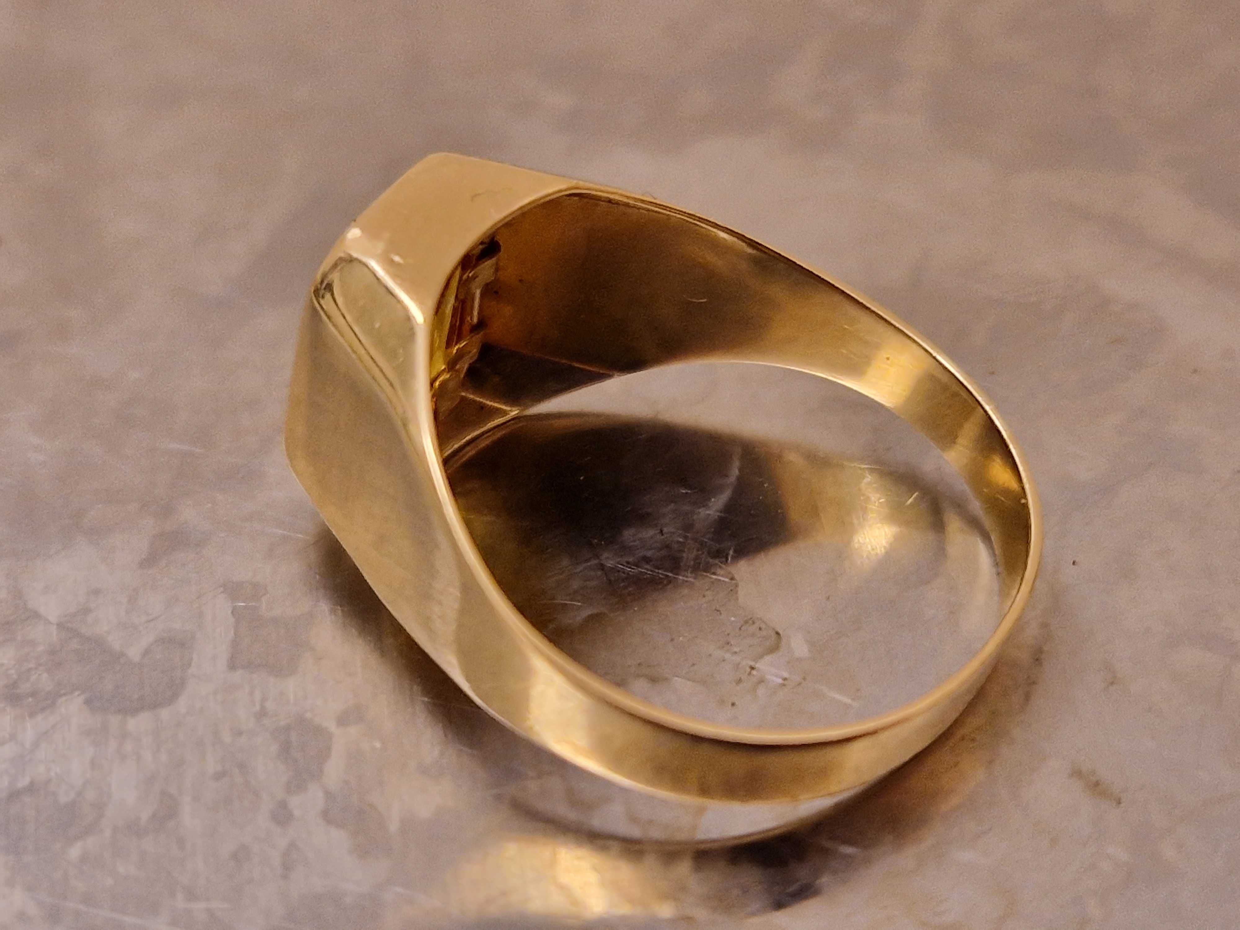 Złoty pierścionek próba 750 , 18-to karatowe , rozmiar 16